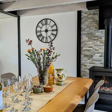 Ancienne Ferme Renovee Avec Jardin Prive, Poele A Bois Et Terrasse - Fr-1-582-44