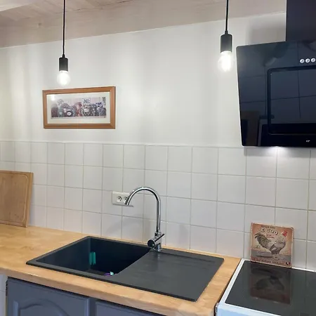 Ancienne Ferme Renovee Avec Jardin Prive, Poele A Bois Et Terrasse - Fr-1-582-44 *