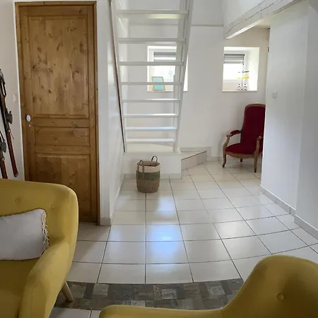 Ancienne Ferme Renovee Avec Jardin Prive, Poele A Bois Et Terrasse - Fr-1-582-44