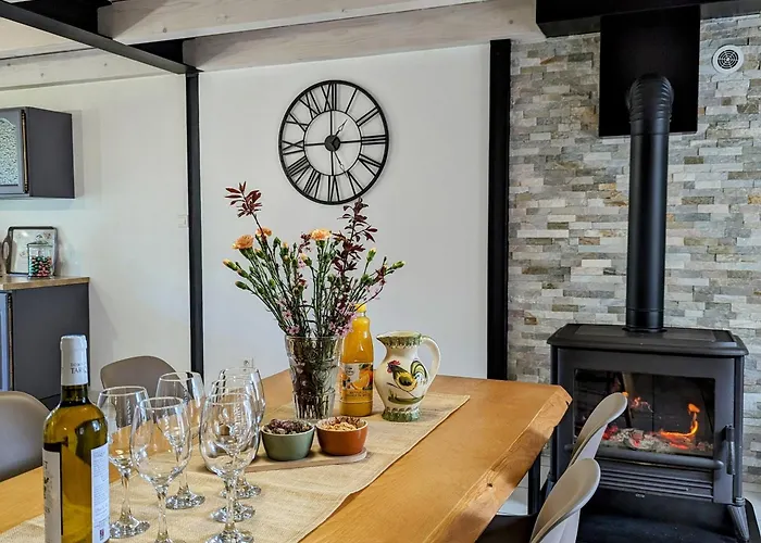 Saint-préjet-d'allier, 4 Pièces, 6 Personnes - Fr-1-582-44